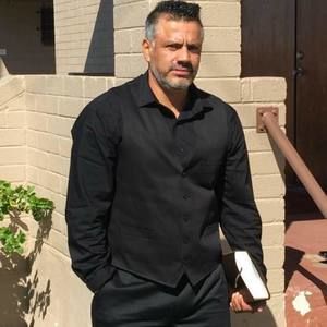 Meet your Posher, Cesar